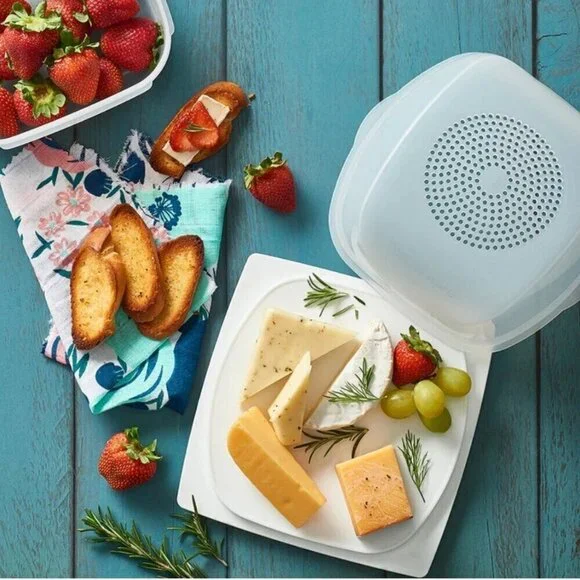 Tupperware CheeSmart Cheese & Deli Storage Container​​​​ - Picture 4 of 12